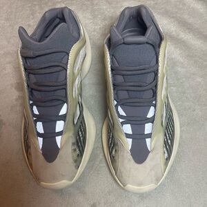 adidas Men's Gray and Cream Runner Sneakers